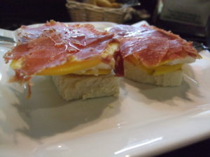 mango, goat's cheese and serrano ham